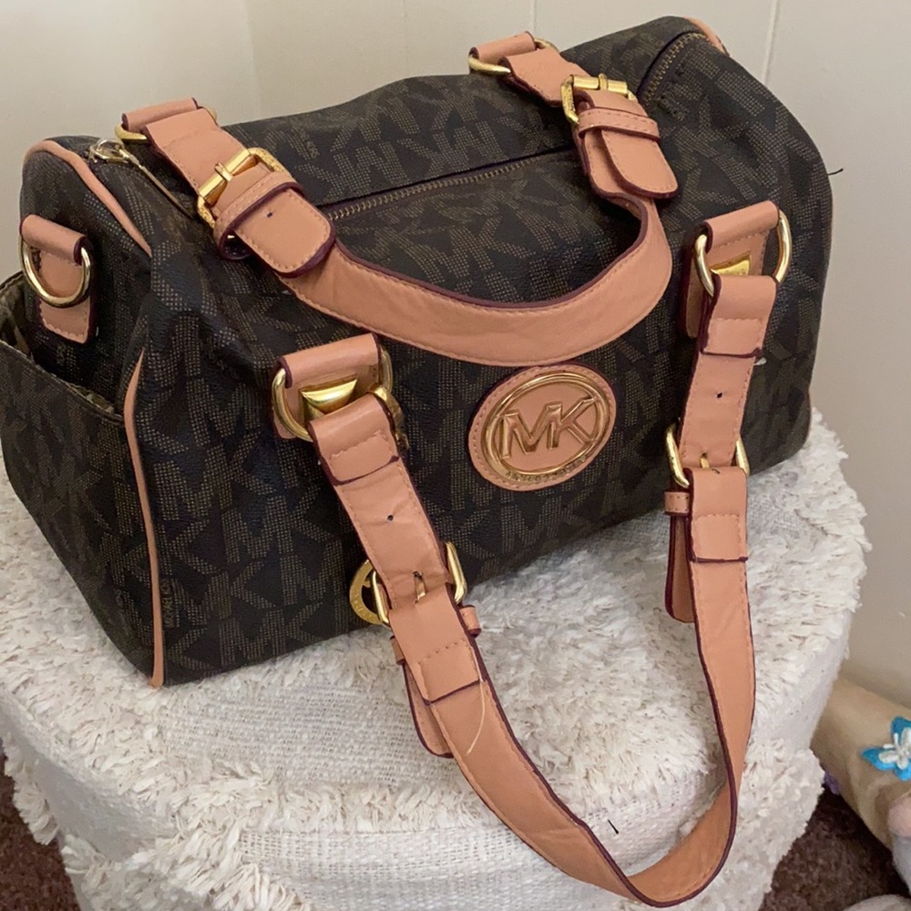 Purse. Barely used.